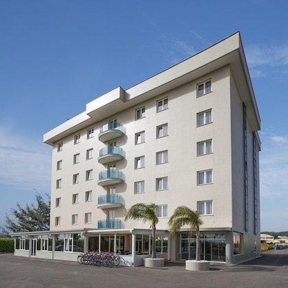 Gallery - Simon Hotel