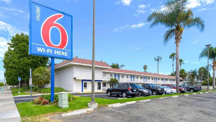 Gallery - Motel 6 Costa Mesa