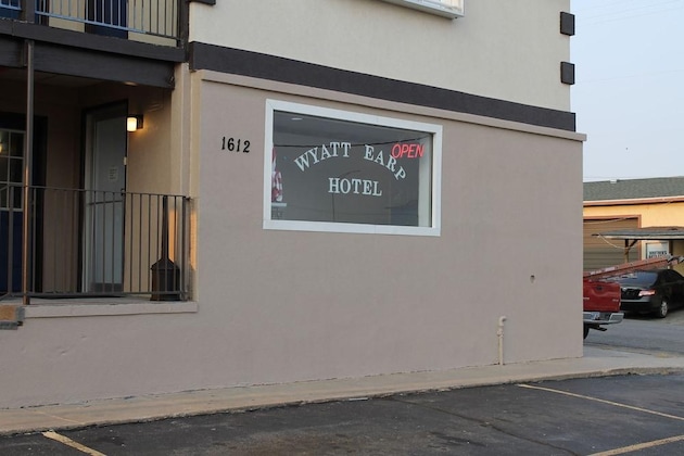 Gallery - Wyatt Earp Hotel