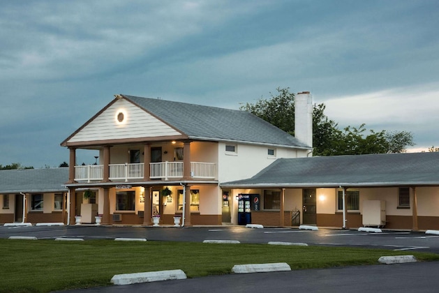 Gallery - Knights Inn Palmyra