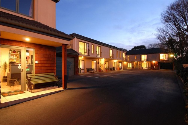 Gallery - Courtesy Court Motel