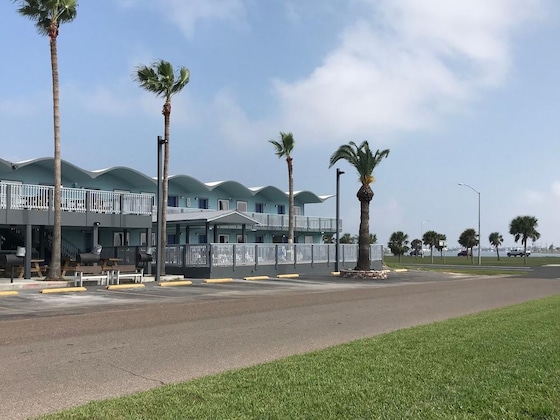 Gallery - Blue Wave Inn