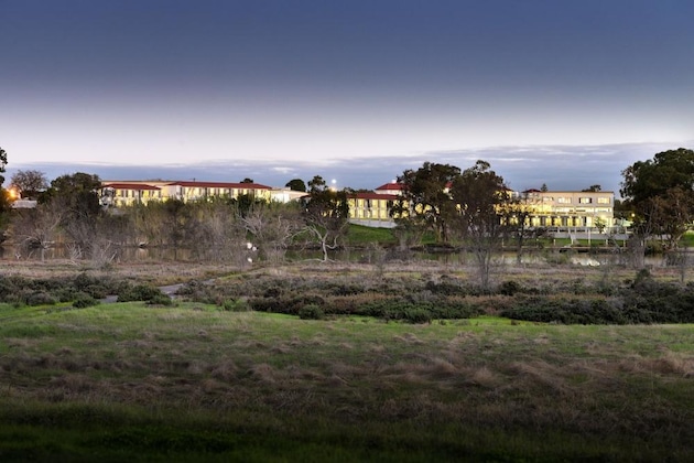 Gallery - Swan River Hotel