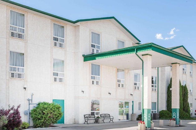 Gallery - Super 8 By Wyndham Dauphin