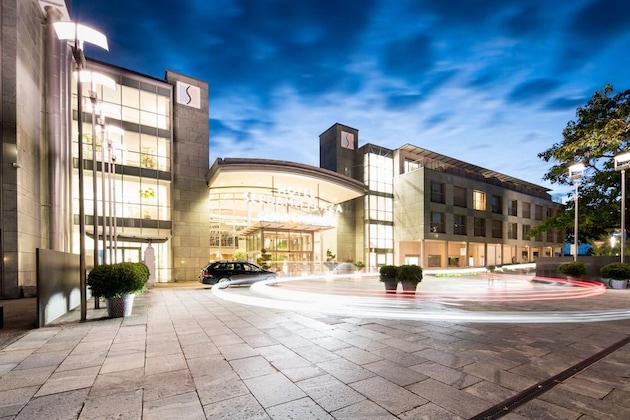 Gallery - Seedamm Plaza