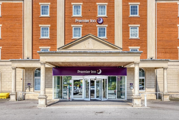 Gallery - Premier Inn Manchester Trafford Centre Wst