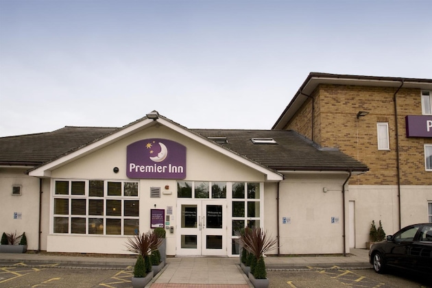 Gallery - Premier Inn London Barking