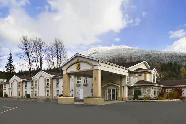 Gallery - Super 8 By Wyndham Revelstoke Bc