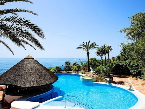 Gallery - El Oceano Beach Hotel