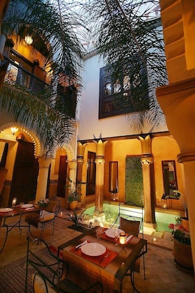 Gallery - Riad Elytis