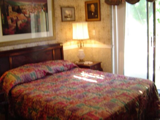 Gallery - Pimblett's Downtown Toronto B&B