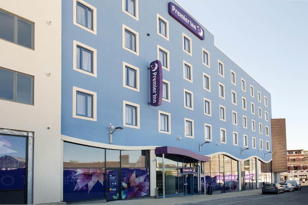 Gallery - Premier Inn Dorchester