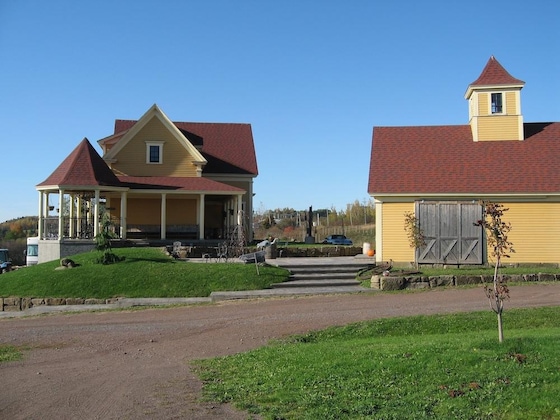 Gallery - Magnetic Hill Winery & B&B