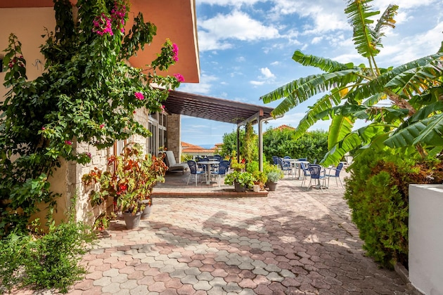 Gallery - Skentos Hotel