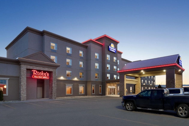 Gallery - Days Inn & Suites By Wyndham Edmonton Airport