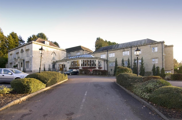 Gallery - Premier Inn Stroud
