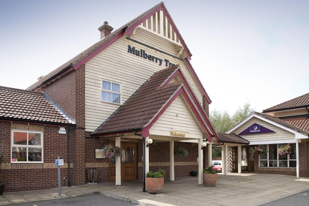 Gallery - Premier Inn Braintree (A120)