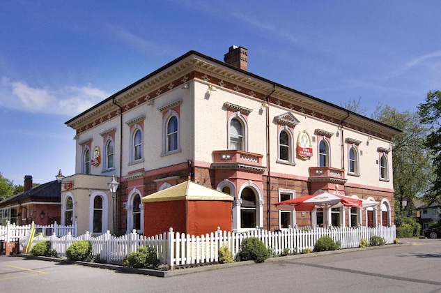 Gallery - Premier Inn Birmingham South (Hall Green)
