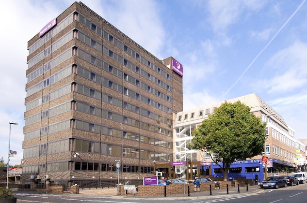 Gallery - Premier Inn Brentwood