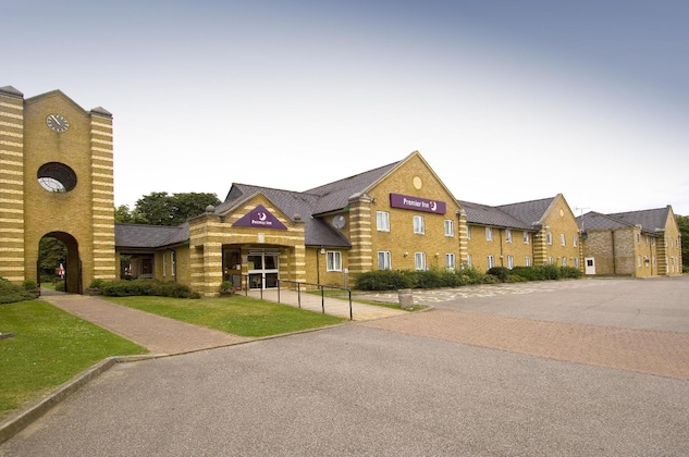 Gallery - Premier Inn Aldershot