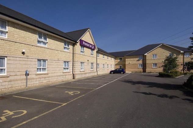 Gallery - Premier Inn Chippenham