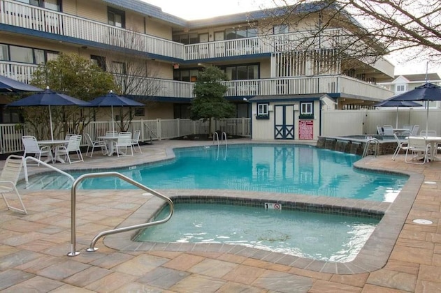 Gallery - Beachcomber Resort
