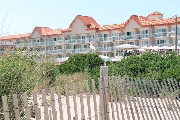 Gallery - Montreal Beach Resort