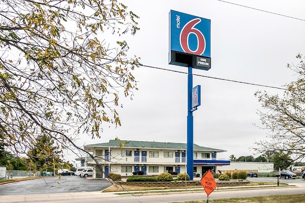 Gallery - Motel 6 Janesville