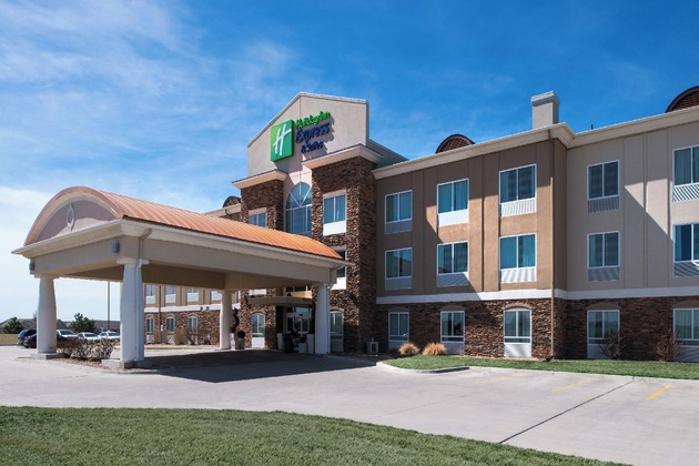 Gallery - Holiday Inn Express & Suites Wichita Northwest By Ihg