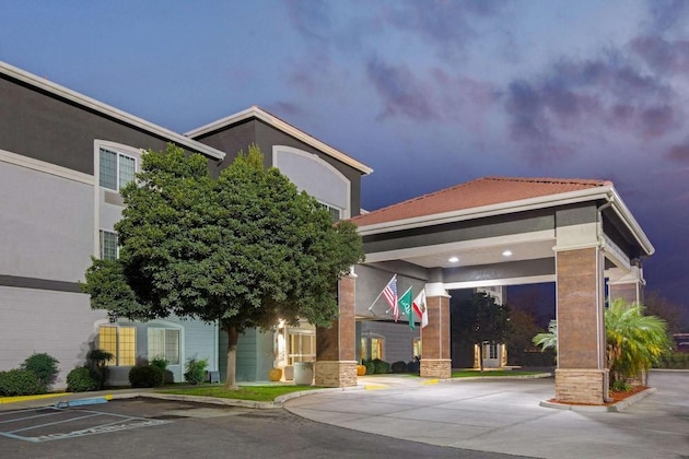 Gallery - La Quinta Inn & Suites By Wyndham Visalia Sequoia Gateway