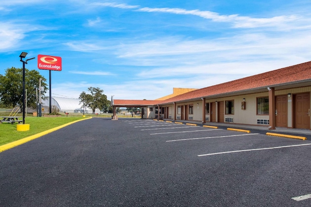 Gallery - Econo Lodge Cornersville