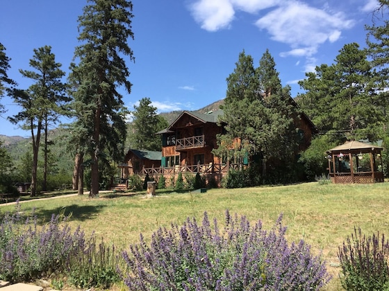 Gallery - Rocky Mountain Lodge