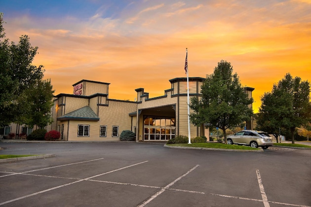 Gallery - Oxford Suites Pendleton