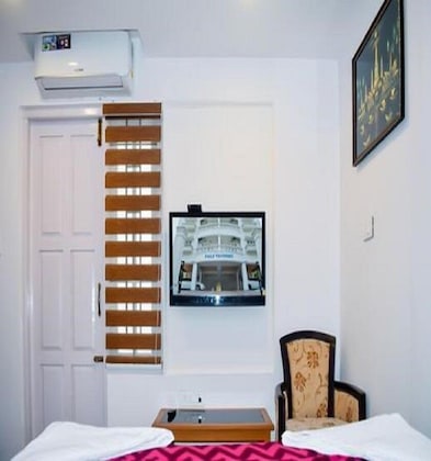 Gallery - Phils Residency & Banquets