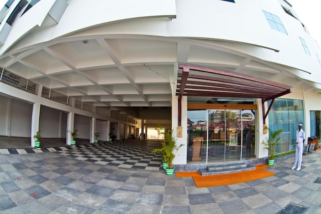 Gallery - Paramount Tower