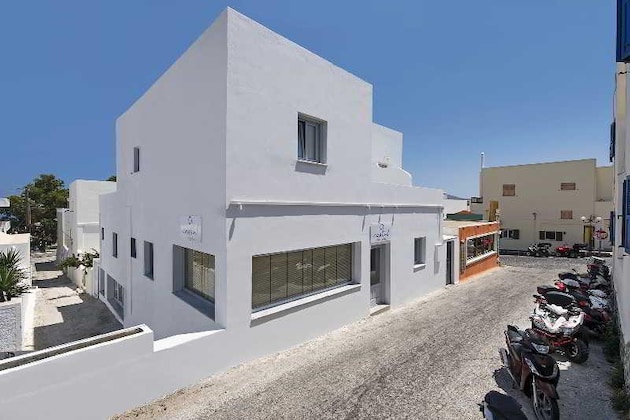 Gallery - Central Fira Suites