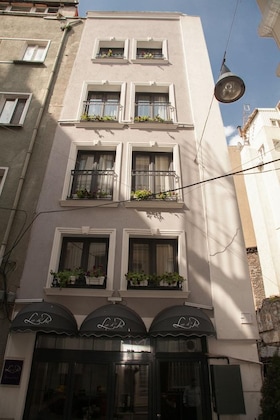 Gallery - Lucis Est In Pera