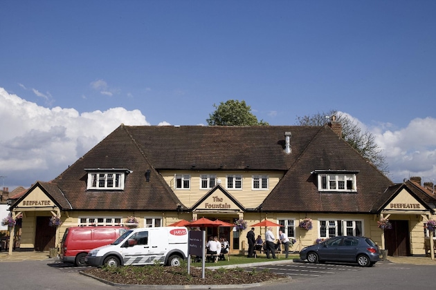 Gallery - Premier Inn London Twickenham East