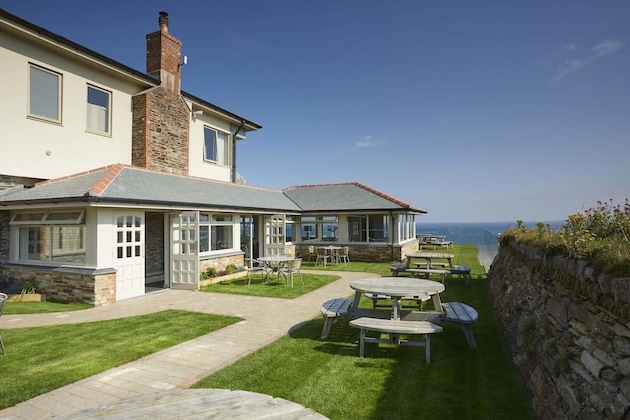 Gallery - Lewinnick Lodge