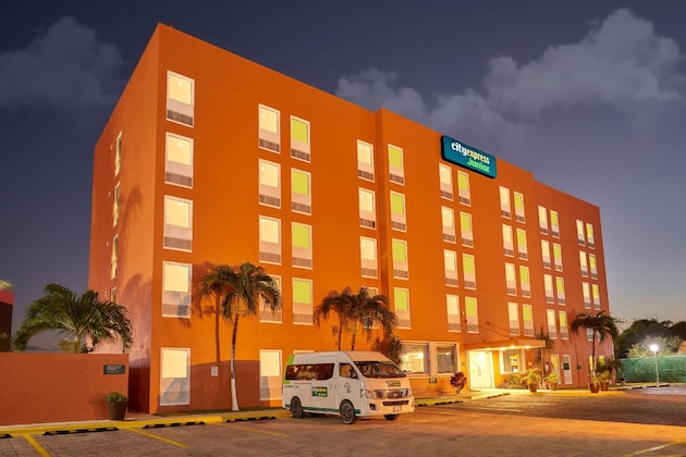 Gallery - City Express Junior By Marriott Cancun