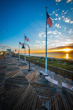 Gallery - Holiday Inn Oceanfront Resort At The Pavilion