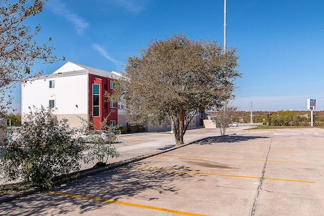Gallery - Motel 6 San Antonio Downtown Alamodome