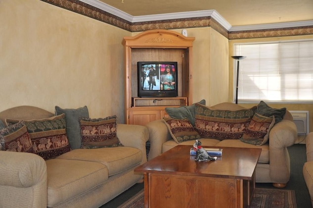 Gallery - Travelers Inn Manteca