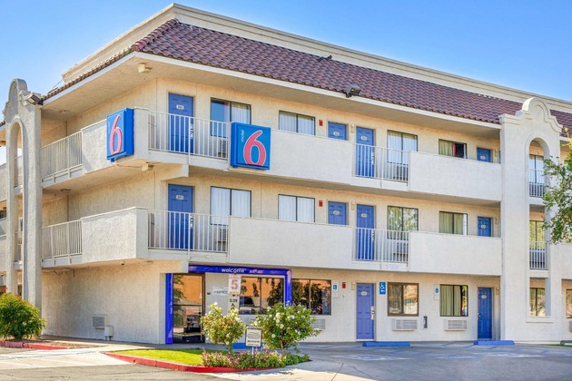 Gallery - Motel 6 Phoenix West