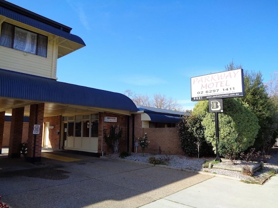 Gallery - Parkway Motel