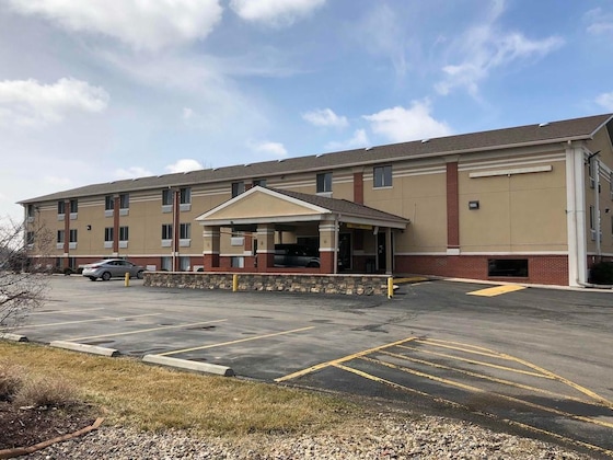 Gallery - Countryside Inn & Suites