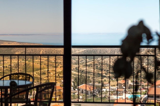Gallery - Hill View Restaurant & Apartments