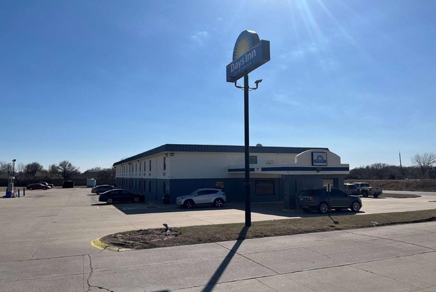 Gallery - Days Inn By Wyndham Park City Kansas