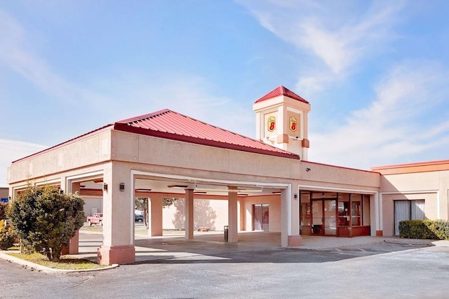 Gallery - Super 8 By Wyndham Plainview