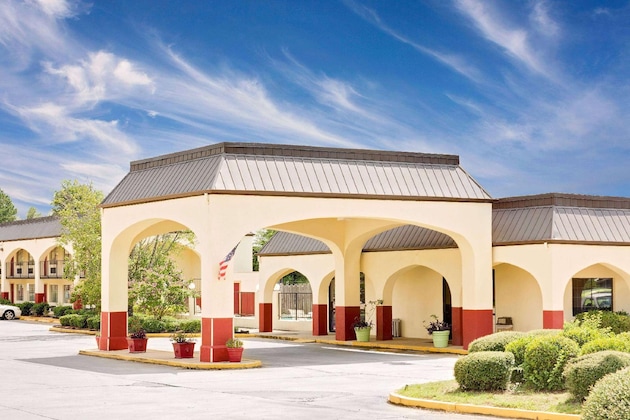 Gallery - Days Inn & Suites By Wyndham Starkville